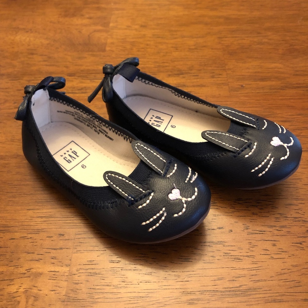 Like New Girls Ballet Flats Size 6